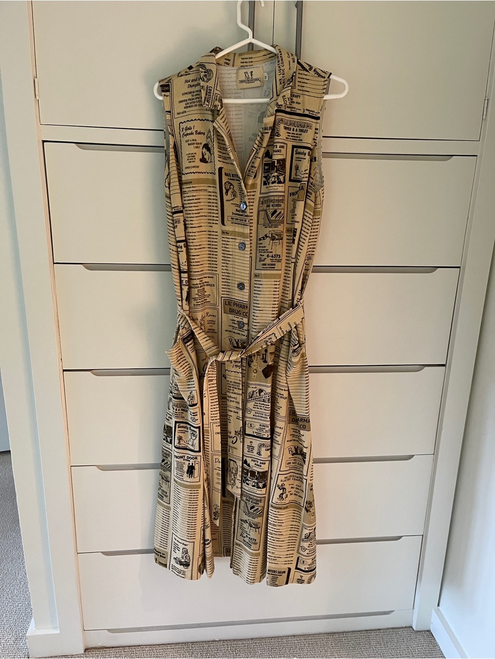 Fashion Brand Company 1X Sleeveless Newspaper-Print Shirt Dress in Yellow Pages